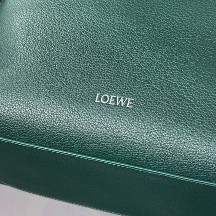 PEBBLE HOBO 40 IN GREEN FOREST SUPPLE GRAINED CALFSKIN