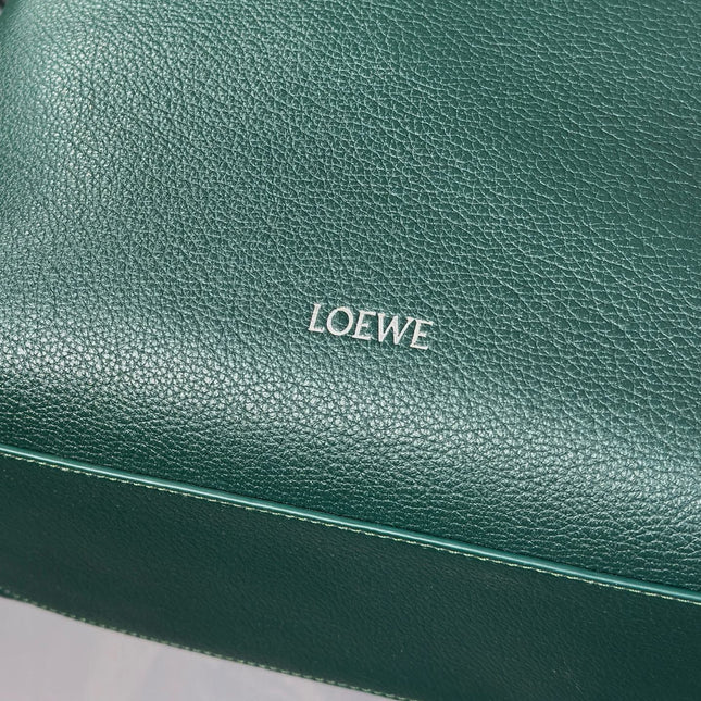 PEBBLE HOBO 40 IN GREEN FOREST SUPPLE GRAINED CALFSKIN