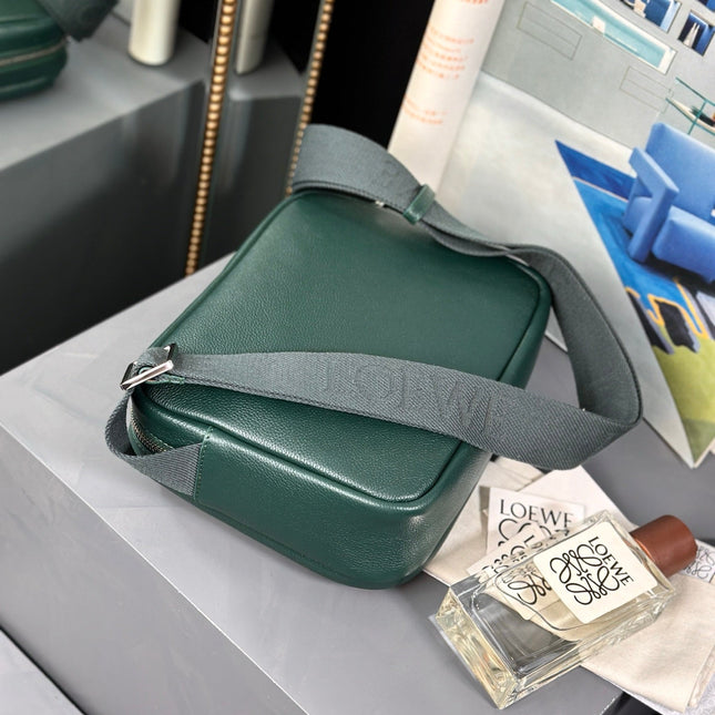 MEDIUM 23 PEBBLE MESSENGER BAG IN FOREST GREEN SUPPLE GRAINED CALFSKIN