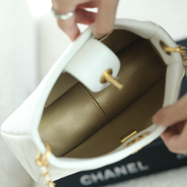 CHANEL 25S HOBO BAG 19.5 CM IN WHITE CALFSKIN WITH GOLD HARDWARE