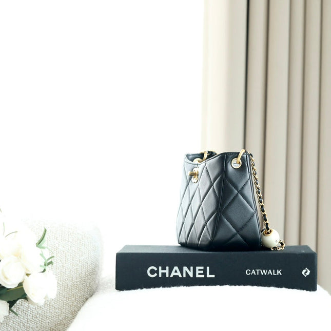 CHANEL 25S HOBO BAG 19.5 CM IN BLACK CALFSKIN WITH GOLD HARDWARE