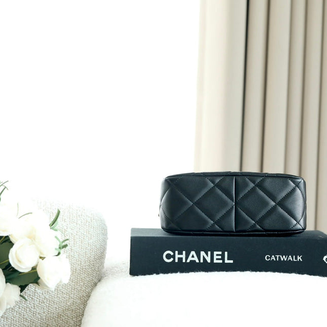 CHANEL 25S HOBO BAG 19.5 CM IN BLACK CALFSKIN WITH GOLD HARDWARE