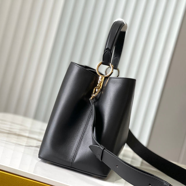 CAPUCINES SOUPLE GM 38 IN BLACK SMOOTH CALFSKIN GOLD HARDWARE