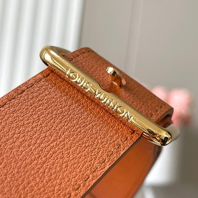 CAPUCINES SOUPLE GM 38 IN COGNAC CALFSKIN GOLD HARDWARE