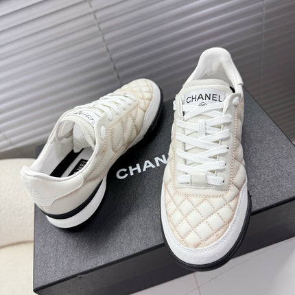 CHANEL 25S TRAINERS WHITE AND LIGHT CORAL IN CALFSKIN