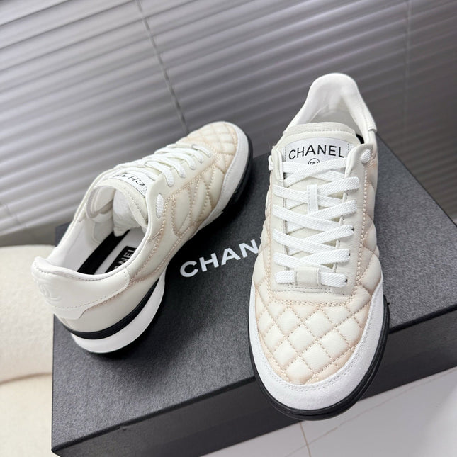 CHANEL 25S TRAINERS WHITE AND LIGHT CORAL IN CALFSKIN