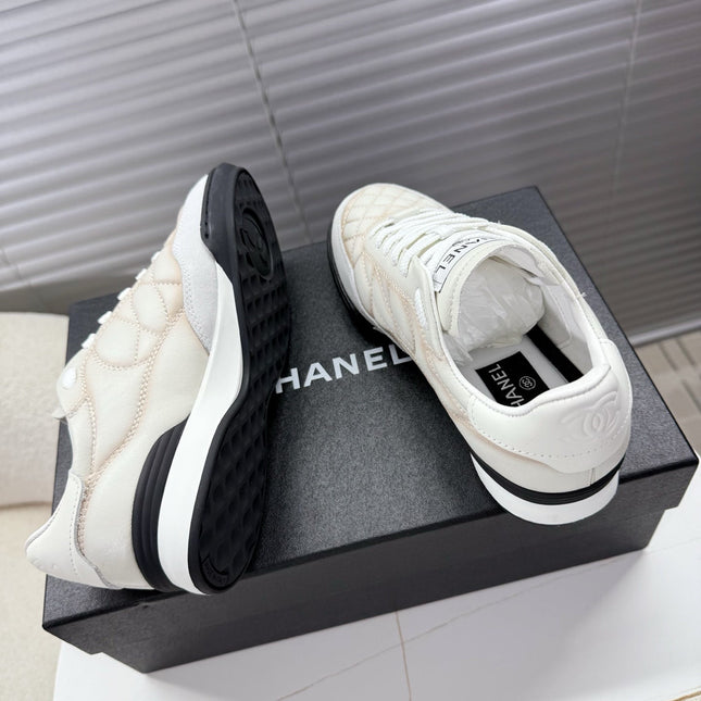 CHANEL 25S TRAINERS WHITE AND LIGHT CORAL IN CALFSKIN