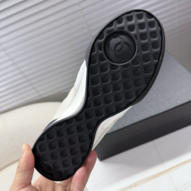 CHANEL 25S TRAINERS WHITE AND LIGHT CORAL IN CALFSKIN