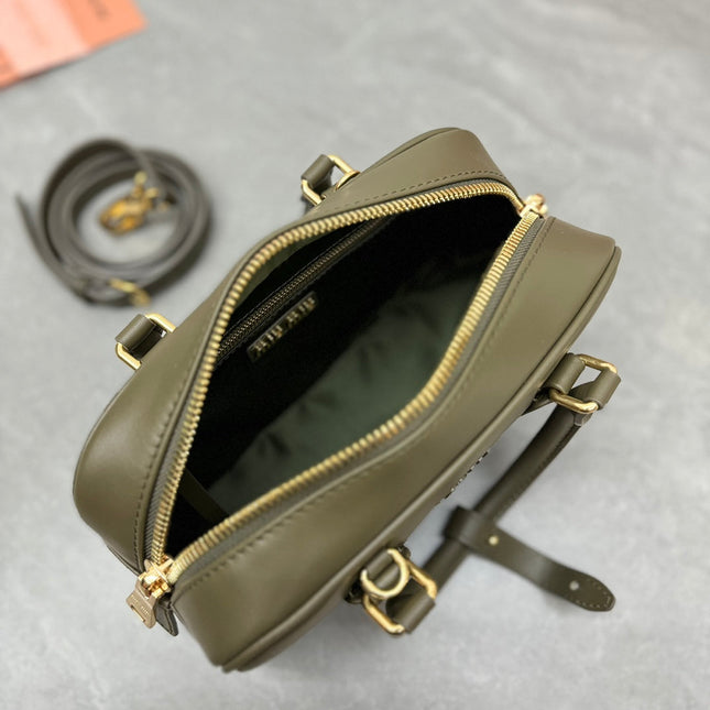 ARCADIE BAG 22 IN KELP GREEEN SMOOTH CALFSKIN EMBOSSED LOGO