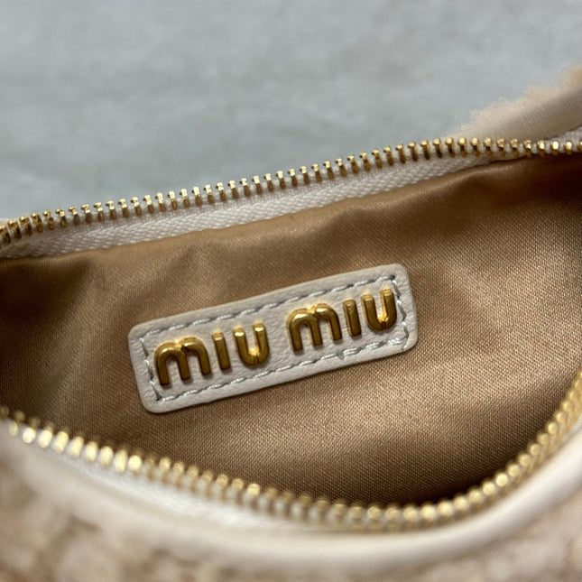 WANDER HOBO BAG 18 IN BEIGE SHEARLING