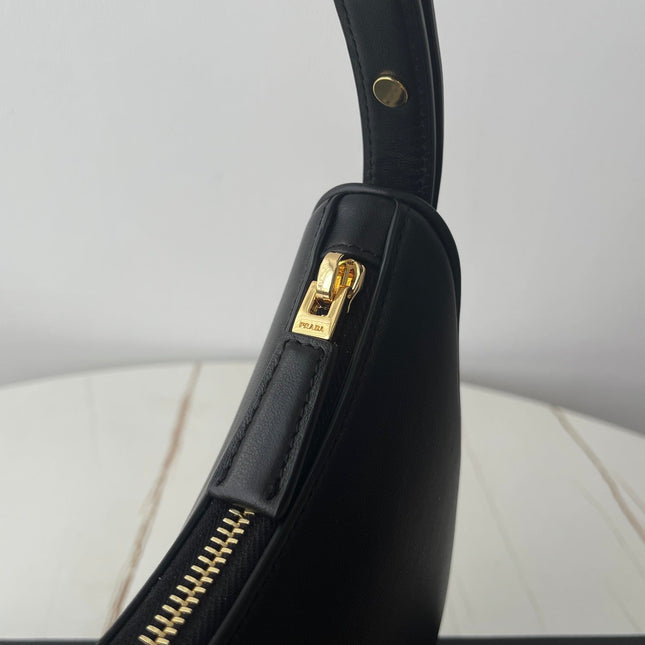 PRA ARQUÉ 22 SHOULDER BAG IN BLACK LEATHER