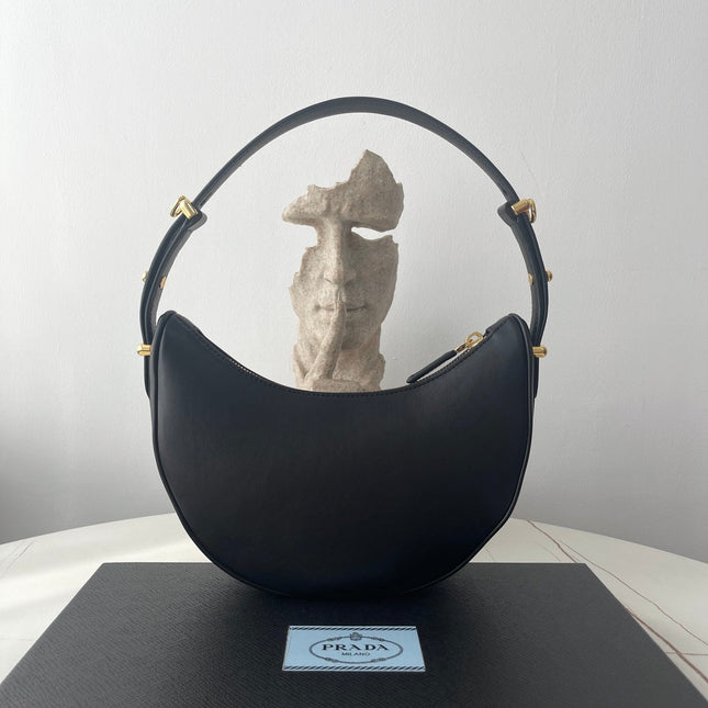 PRA ARQUÉ 22 SHOULDER BAG IN BLACK LEATHER