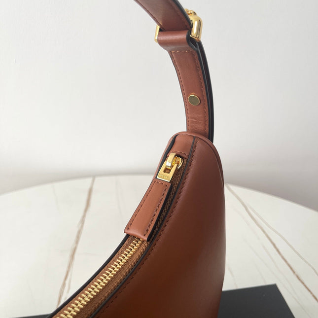 PRA ARQUÉ 22 SHOULDER BAG IN COGNAC BROWN LEATHER