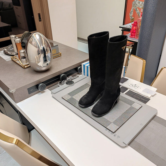 KNEE BOOTS WITH TRIANGLE LOGO IN BLACK SUEDE