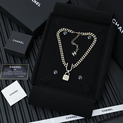PADLOCK NECKLACE WITH DOUBLE C LOGO IN GOLD METAL