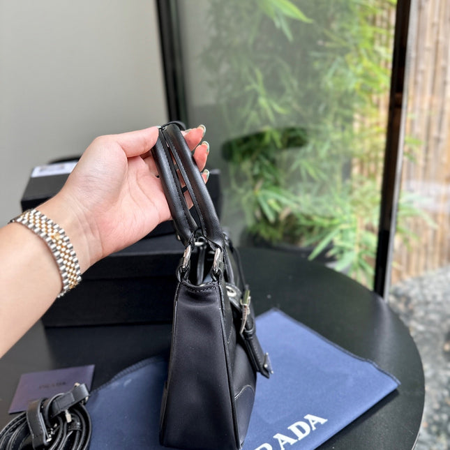 PRA 22 MOON PADDED BAG IN BLACK CALFSKIN WITH STRAP