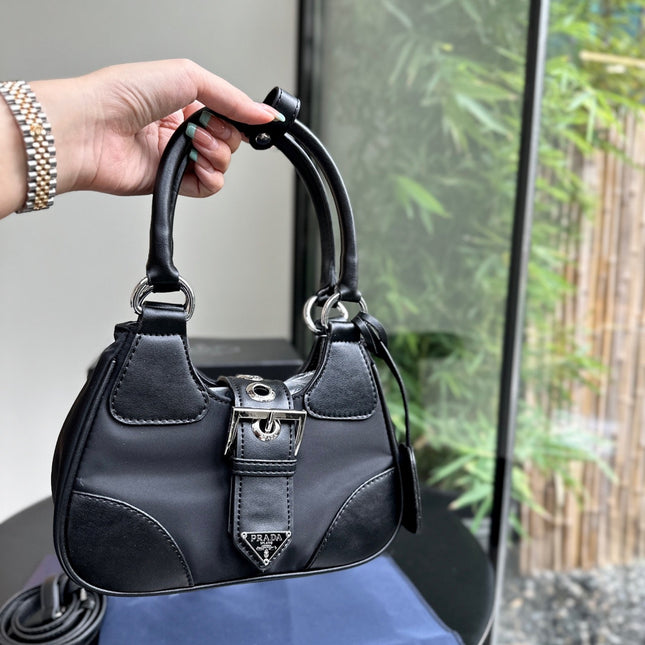 PRA 22 MOON PADDED BAG IN BLACK CALFSKIN WITH STRAP