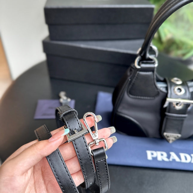 PRA 22 MOON PADDED BAG IN BLACK CALFSKIN WITH STRAP