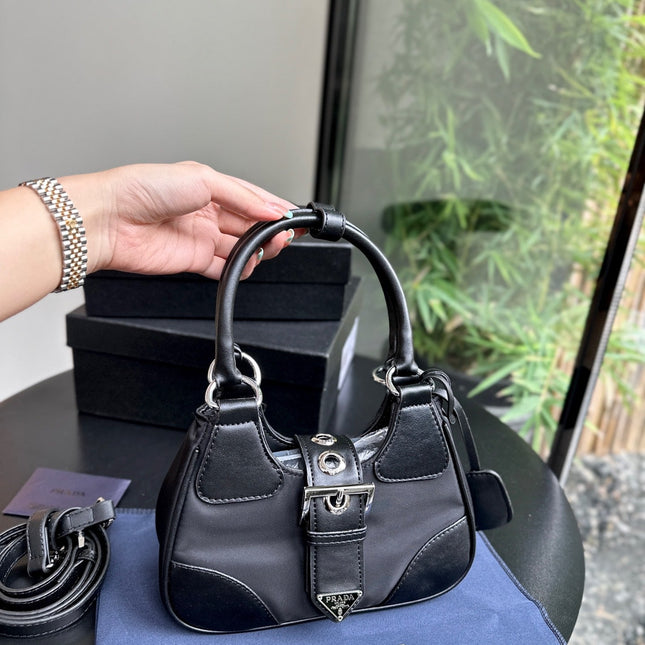 PRA 22 MOON PADDED BAG IN BLACK CALFSKIN WITH STRAP