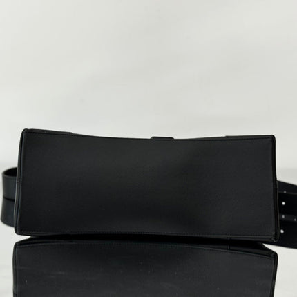 DOWNTOWN M CROSSBODY BAG 32 IN BLACK SOFT LAMBSKIN