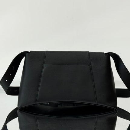 DOWNTOWN M CROSSBODY BAG 32 IN BLACK SOFT LAMBSKIN