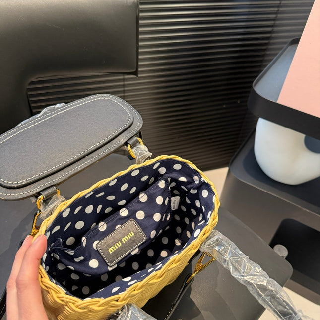 BASKET BAG 18 IN BROWN BEIGE WICKER AND BLACK CALFSKIN TRIM