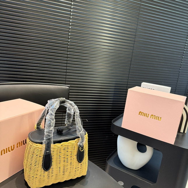 BASKET BAG 18 IN BROWN BEIGE WICKER AND BLACK CALFSKIN TRIM