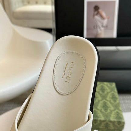 WOMEN'S SLIPPER IN WHITE CALFSKIN WITH GOLD HARDWARE