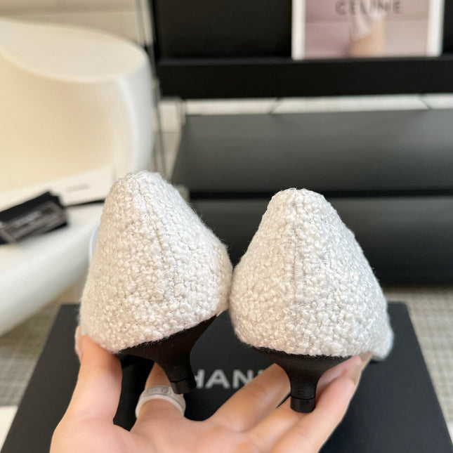 CC MARY JANE IN WHITE TWEED AND BLACK SATIN