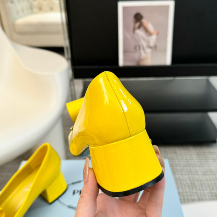 SQUARE TOE PUMPS IN YELLOW GLOSSY CALFSKIN ATTACHED BOW