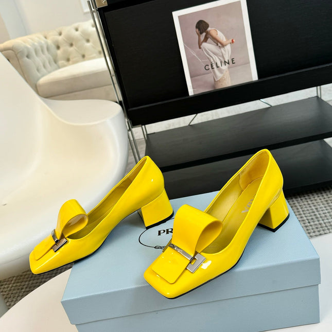 SQUARE TOE PUMPS IN YELLOW GLOSSY CALFSKIN ATTACHED BOW