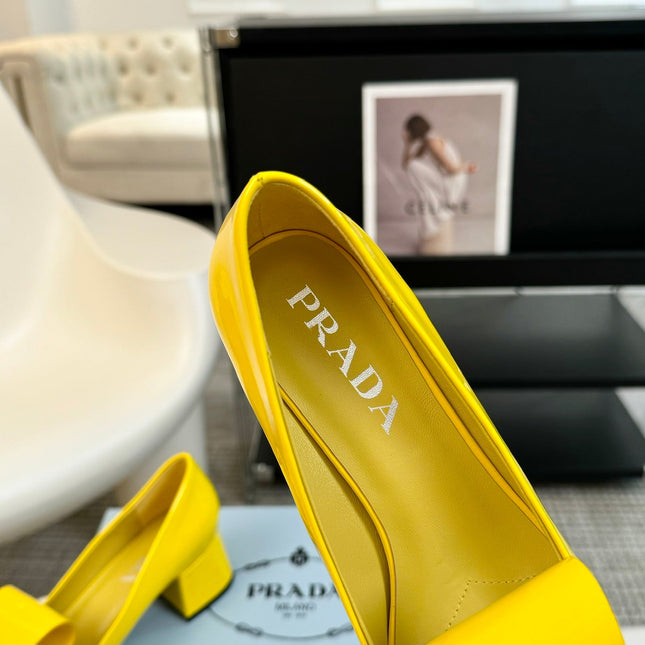 SQUARE TOE PUMPS IN YELLOW GLOSSY CALFSKIN ATTACHED BOW