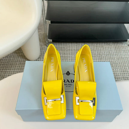 SQUARE TOE PUMPS IN YELLOW GLOSSY CALFSKIN ATTACHED BOW