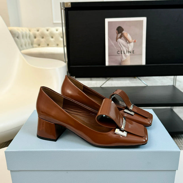 SQUARE TOE PUMPS IN CHOCOLATE GLOSSY CALFSKIN ATTACHED BOW