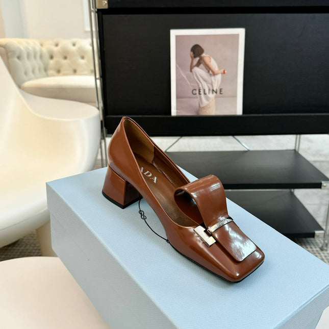 SQUARE TOE PUMPS IN CHOCOLATE GLOSSY CALFSKIN ATTACHED BOW