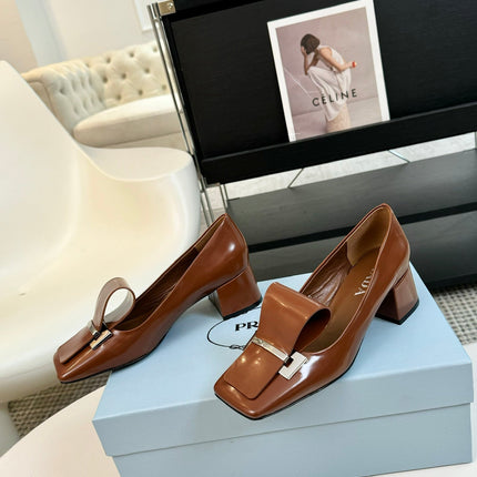 SQUARE TOE PUMPS IN CHOCOLATE GLOSSY CALFSKIN ATTACHED BOW