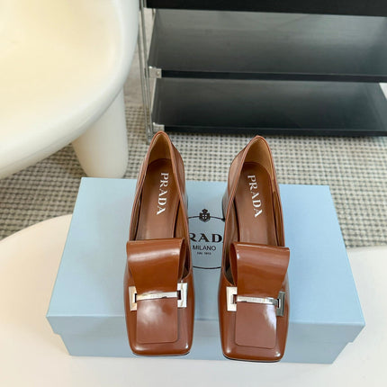 SQUARE TOE PUMPS IN CHOCOLATE GLOSSY CALFSKIN ATTACHED BOW