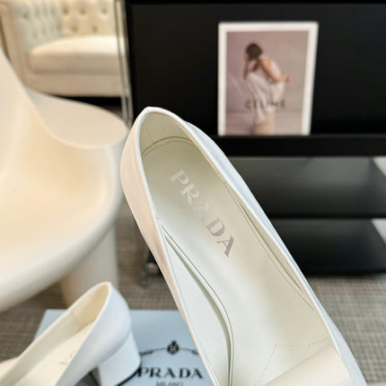 SQUARE TOE PUMPS IN WHITE GLOSSY CALFSKIN ATTACHED BOW