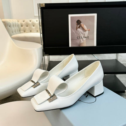 SQUARE TOE PUMPS IN WHITE GLOSSY CALFSKIN ATTACHED BOW