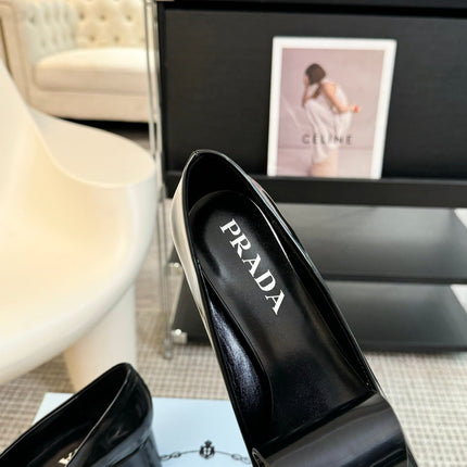 SQUARE TOE PUMPS IN BLACK GLOSSY CALFSKIN ATTACHED BOW
