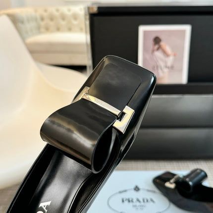 SQUARE TOE PUMPS IN BLACK GLOSSY CALFSKIN ATTACHED BOW