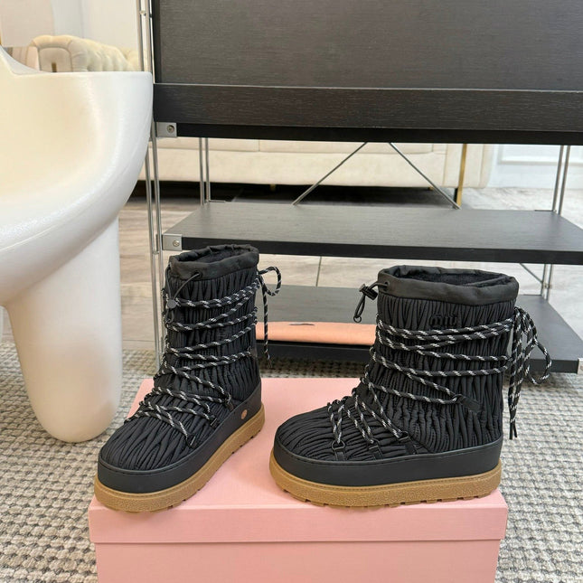SNOW ANKLE BOOTS IN BLACK WRINKLED NYLON
