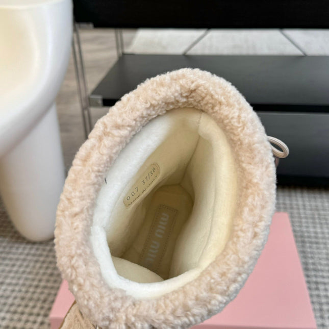 SNOW ANKLE BOOTS IN COSMIC LATTE SHEARLING