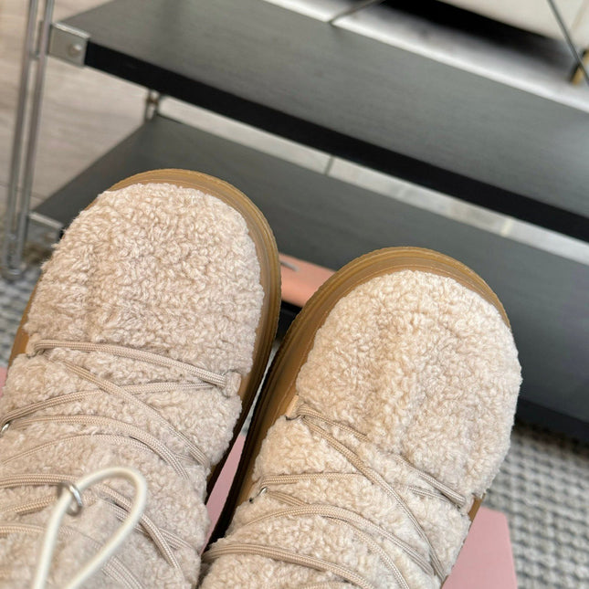 SNOW ANKLE BOOTS IN COSMIC LATTE SHEARLING