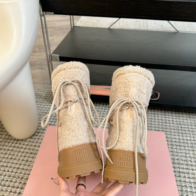 SNOW ANKLE BOOTS IN COSMIC LATTE SHEARLING