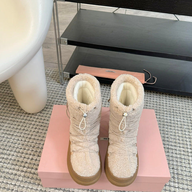 SNOW ANKLE BOOTS IN COSMIC LATTE SHEARLING
