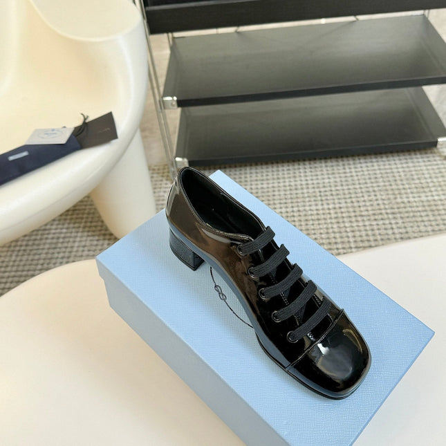 LACE-UP HIGH SHOES IN BLACK GLOSSY CALFSKIN