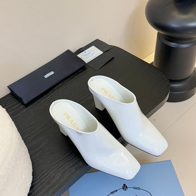 HIGH HEEL MULES WITH GOLD LETTERING LOGO IN WHITE GLOSSY CALFSKIN