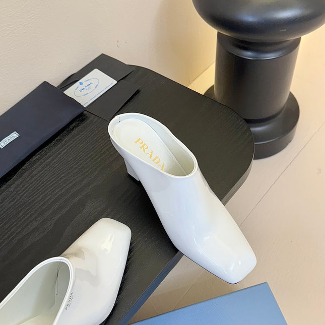 HIGH HEEL MULES WITH GOLD LETTERING LOGO IN WHITE GLOSSY CALFSKIN