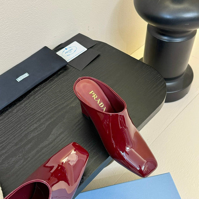 HIGH HEEL MULES WITH GOLD LETTERING LOGO IN SCARLET RED GLOSSY CALFSKIN